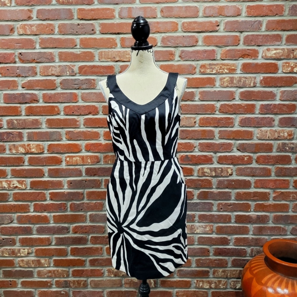 Black and White Sleeveless Dress Sz 8